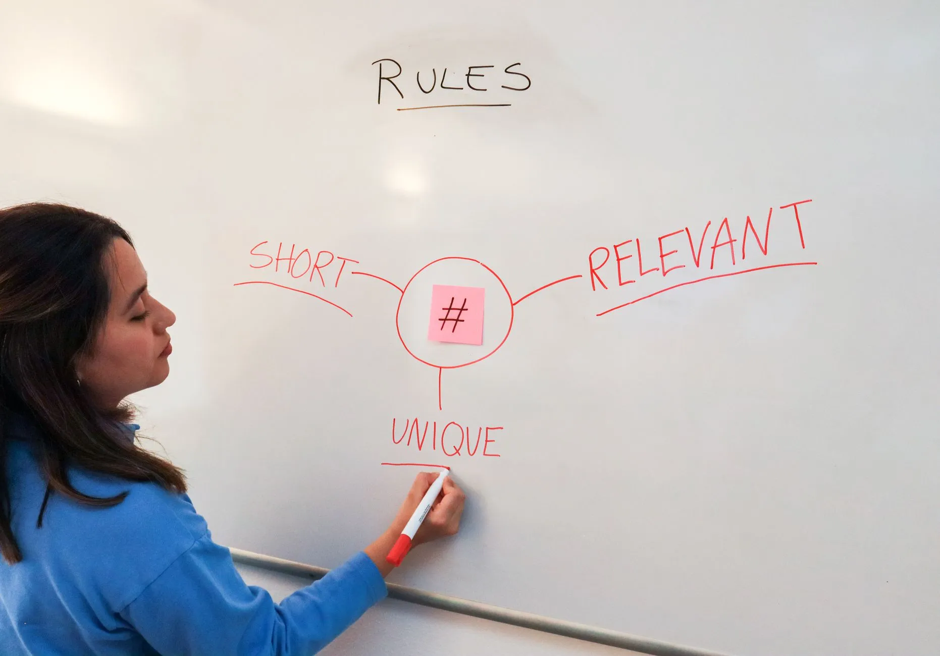 2025年平面设计趋势洞察：从静态视觉到动态交互的转型路径